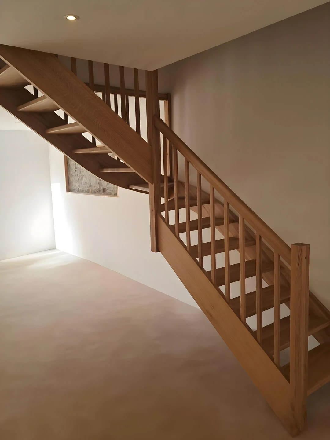 Schody policzkowe z balustradą z prętów 2