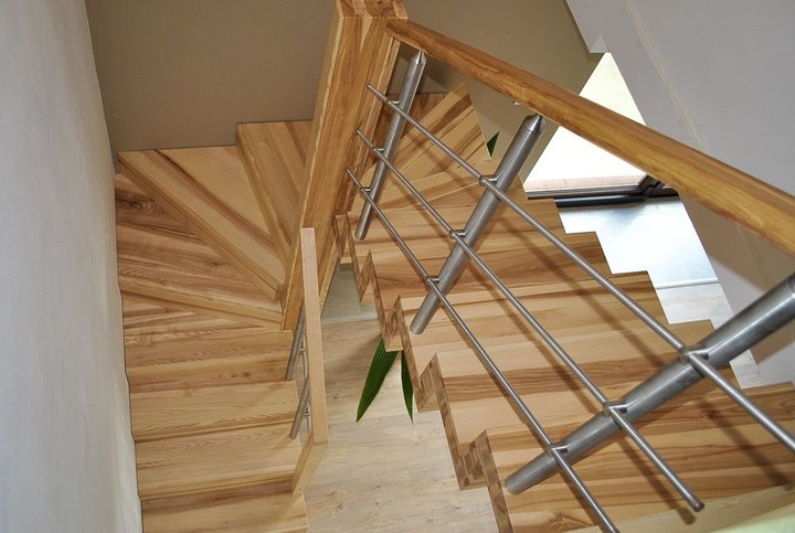 /faltwerktreppe/faltwerktreppe-aus-eschenholz-1-2-gewendelt-81.jpg